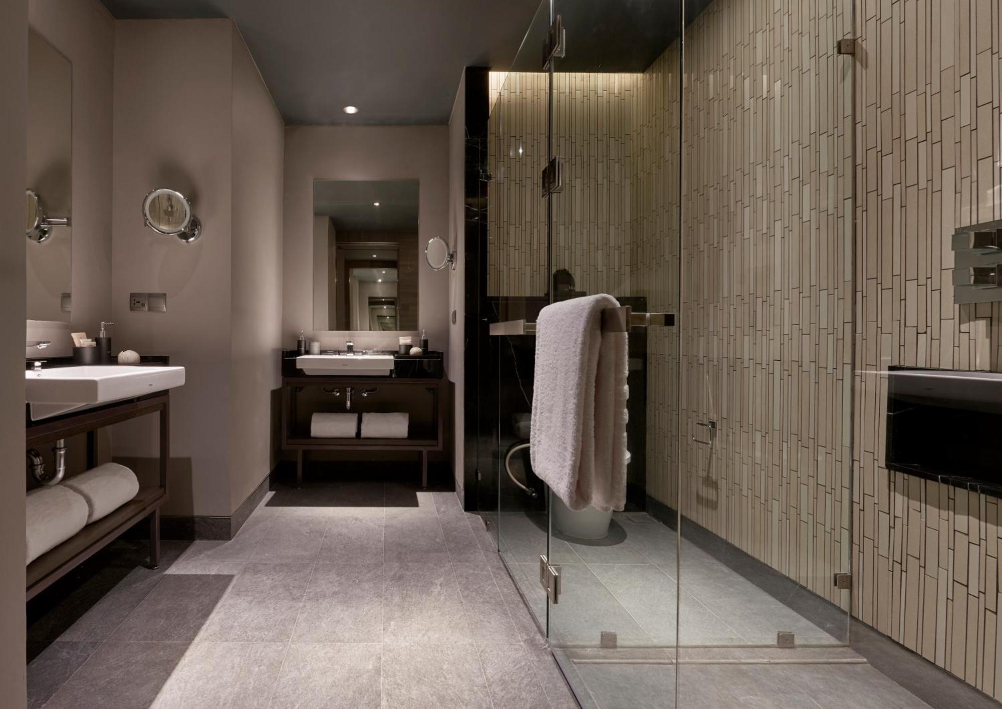Alila Scbd Jakarta Room photo